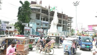 নরসিংদীতে রেডজোন ঘোষণার পরও নেই সচেতনতা